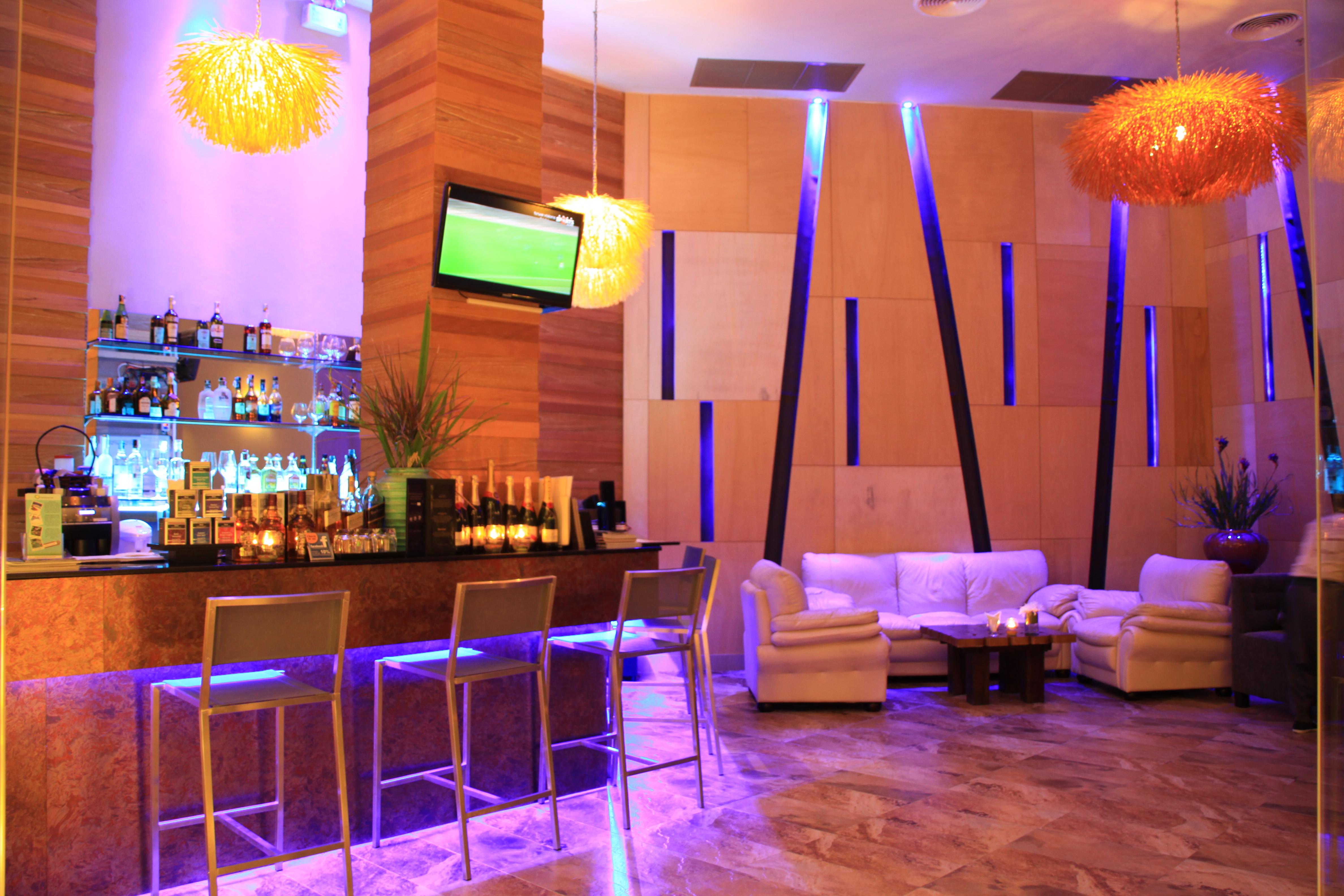 Kalima Resort&Spa - SHA Plus Patong Exterior foto The bar at the hotel