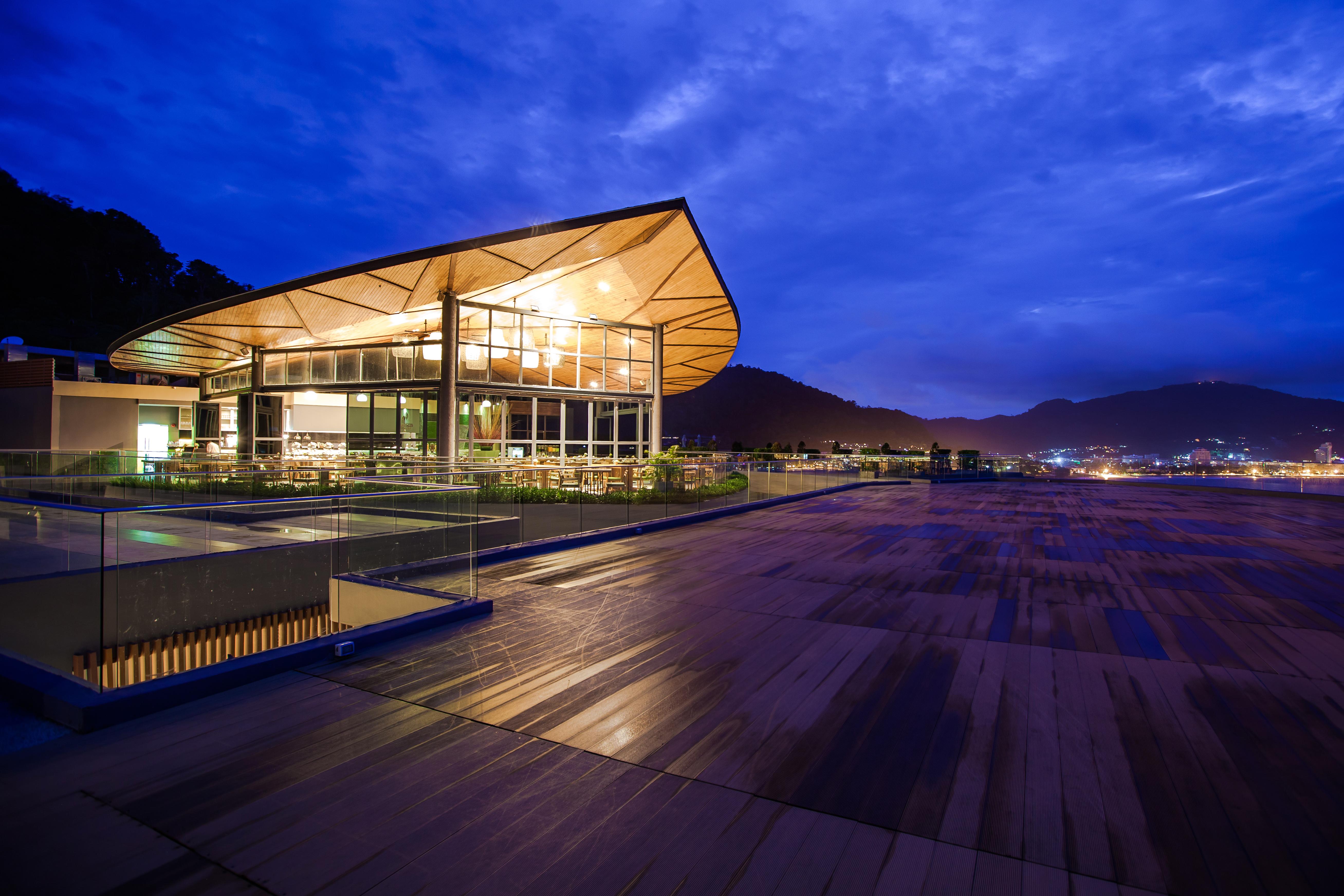 Kalima Resort&Spa - SHA Plus Patong Exterior foto The Sky Bar at the InterContinental Hong Kong