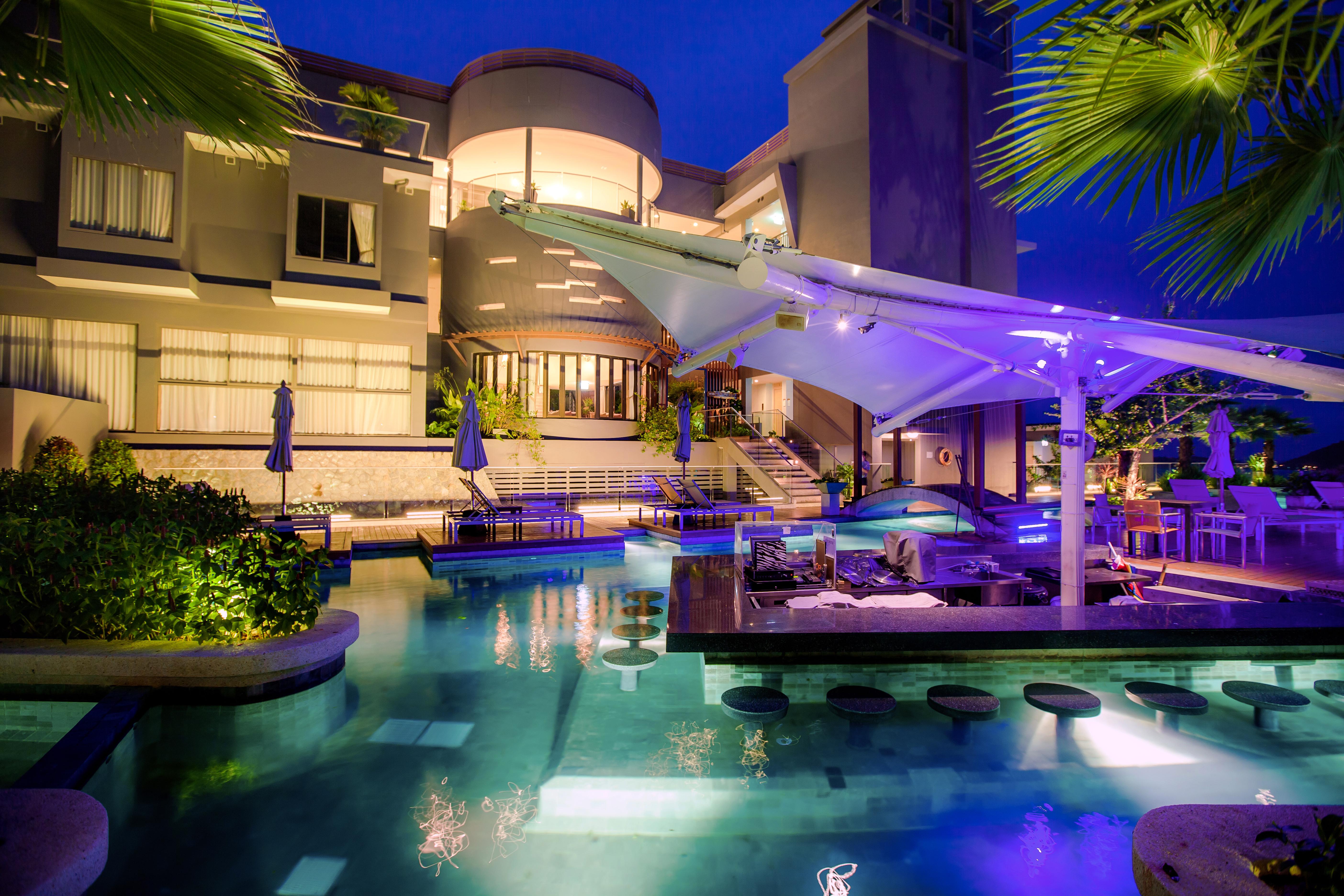 Kalima Resort&Spa - SHA Plus Patong Exterior foto The swimming pool at the hotel