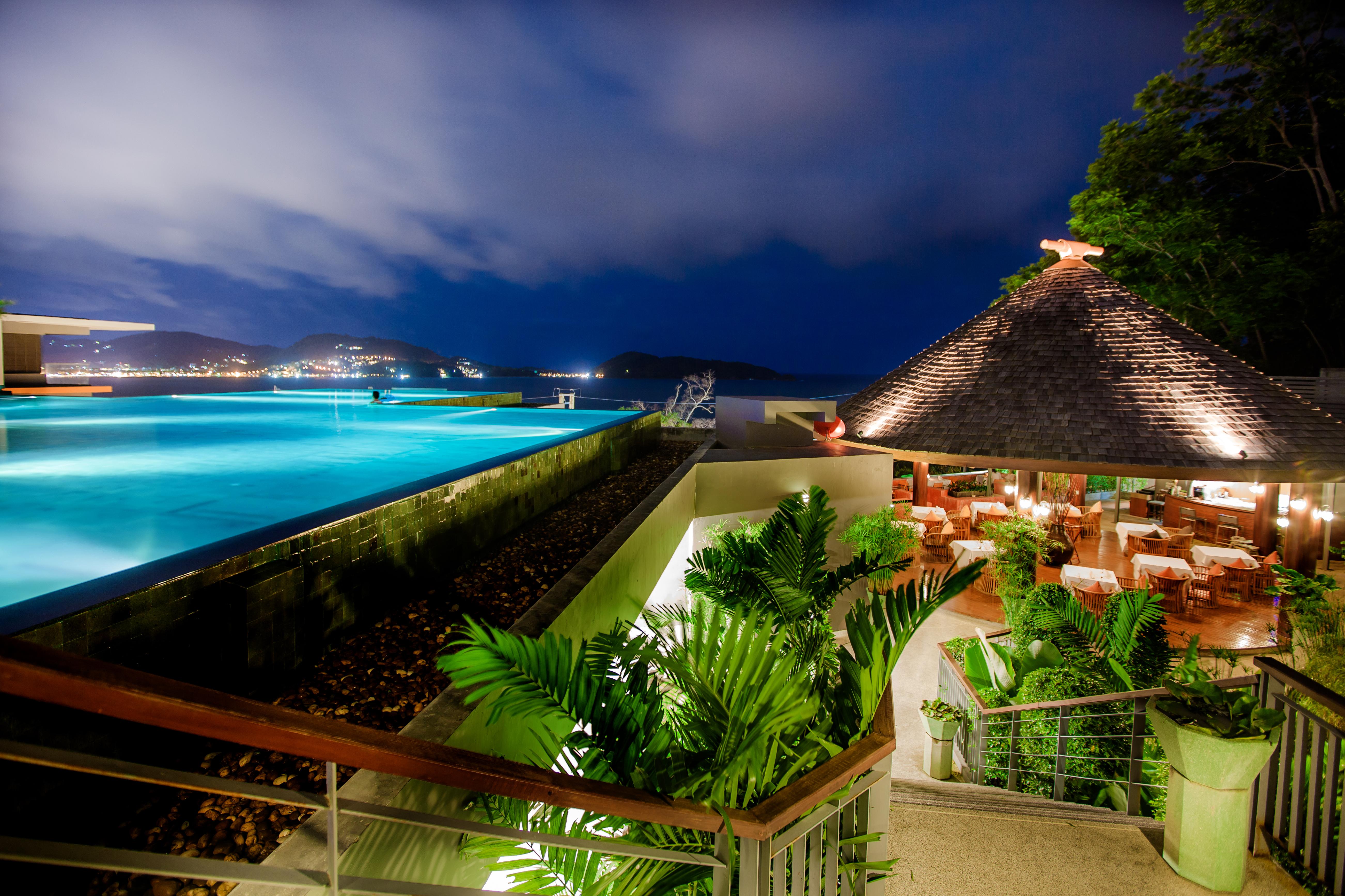Kalima Resort&Spa - SHA Plus Patong Exterior foto The resort at night