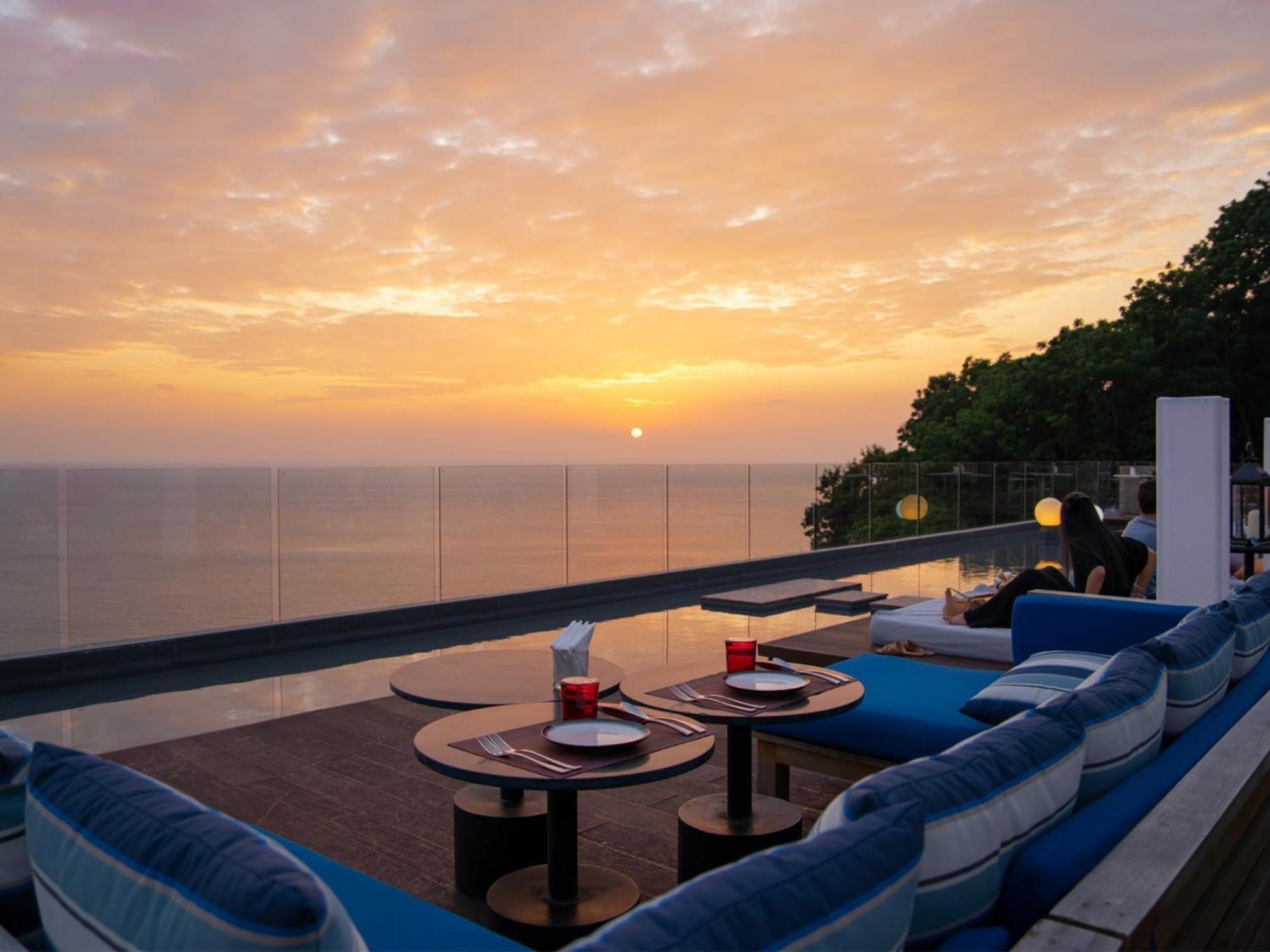 Kalima Resort&Spa - SHA Plus Patong Exterior foto Sunset at the rooftop bar